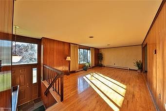 3rd image of 54 Applewood Dr