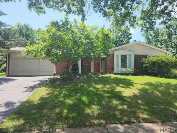 12080 Spruce Haven Dr, Saint Louis, MO 63146