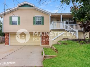 1102 SE Sunnyside School Rd, Blue Springs, MO 64014