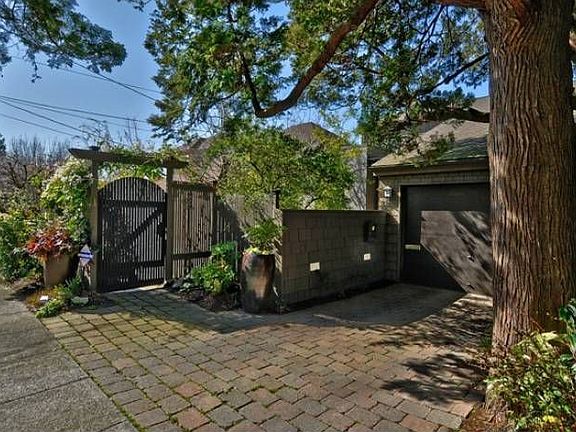 Private Garden Entry