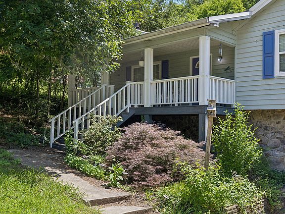 3rd image of 37 Pamela Ln