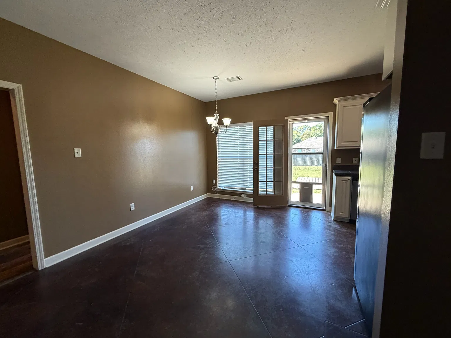 8 Golden Leaf Dr — Photo 4