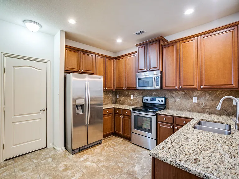 2920 Peyton Brook Dr — Photo 6