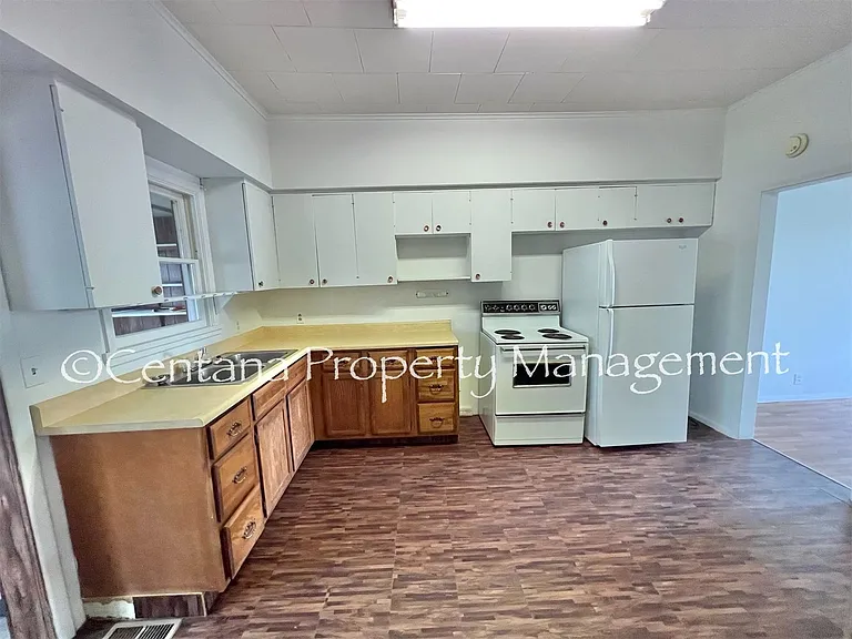 1021 E Commercial Ave — Photo 7