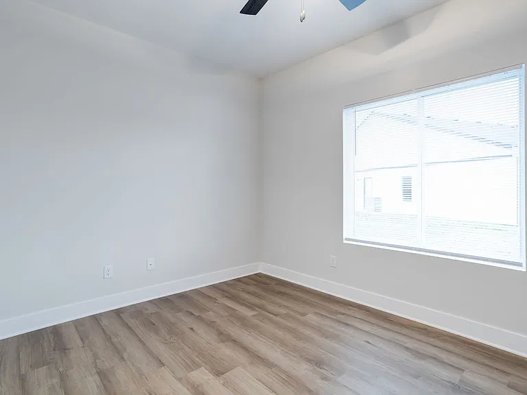 473 E Harper St — Photo 18