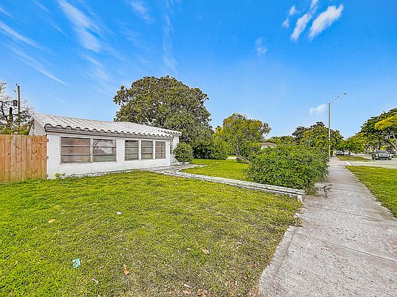 3rd image of 17590 NE 19th Avenue