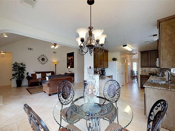 4th image of 21812 Highland Glade Ct