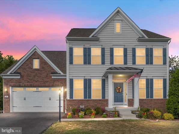 47 Summer Grove Dr, Kearneysville, WV 25430