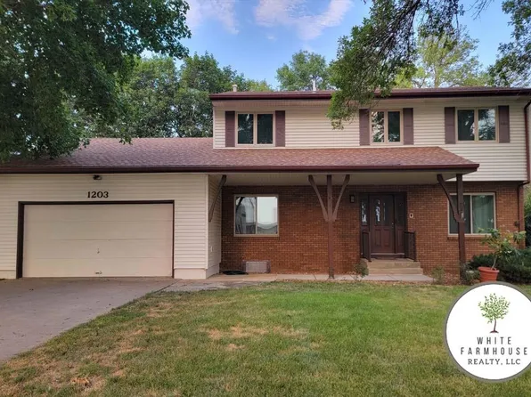 1203 Providence Rd, Wayne, NE 68787