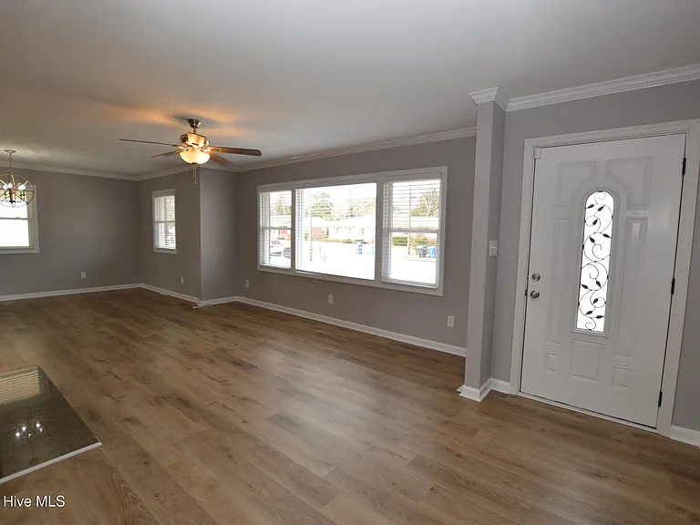 1008 Schall Pl — Photo 3