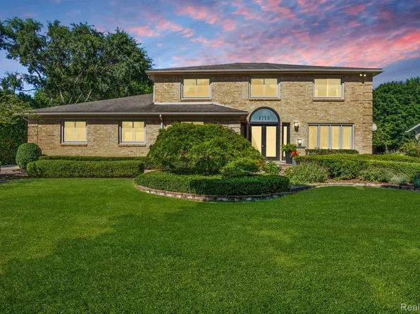 1713 Chatham Dr, Troy, MI 48084