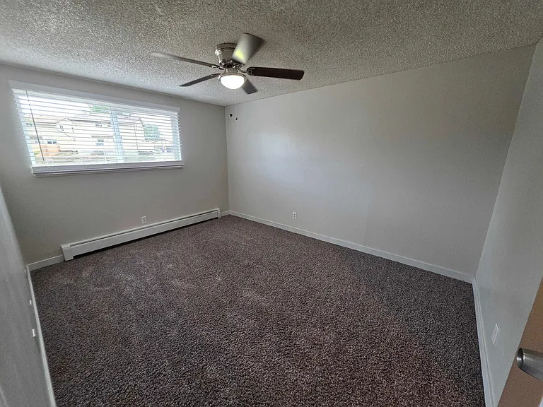 Sunstone Apartments — Photo 31