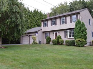 8 Wildwood Rd, Narragansett, RI 02882