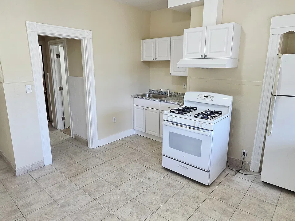 89 Chelsea St #3