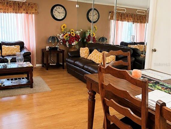 4th image of 1012 FOREST CIRCLE