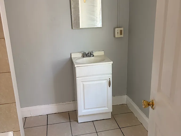 112 Shelley St #2 — Photo 6