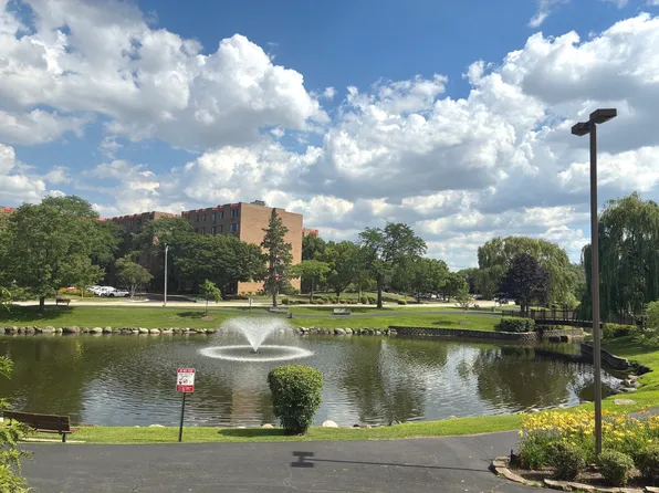 1103 S Hunt Club Dr APT 125, Mount Prospect, IL 60056