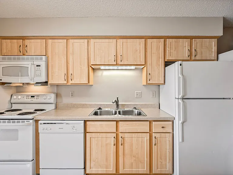 Parkwood Heights Apartments — Photo 1