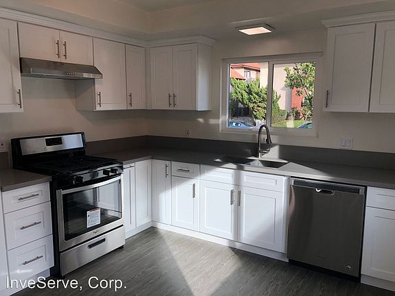 3rd image of 207 N Marguerita Ave APT A