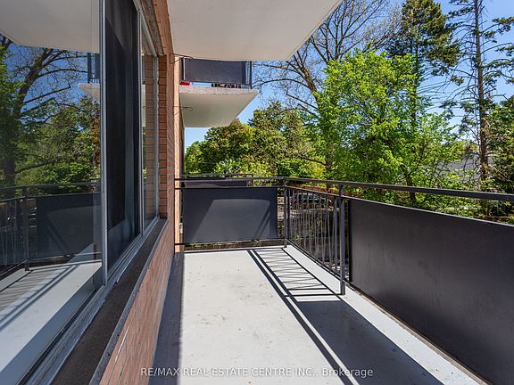 4th image of 371 Lakeshore Rd W #205