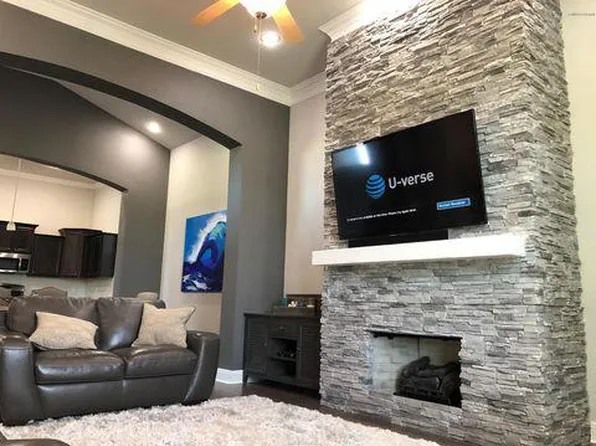 101 Catamaran Dr, Youngsville, LA 70592