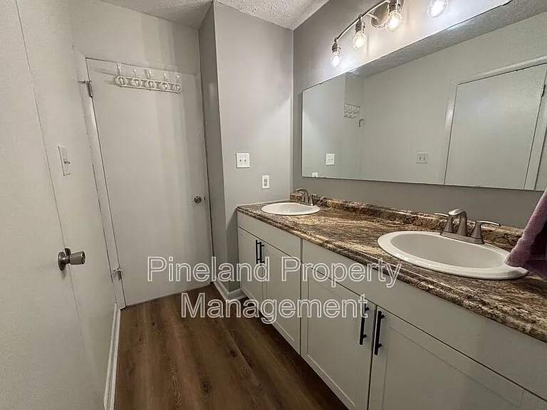 2012 Lakemeadow Dr — Photo 48