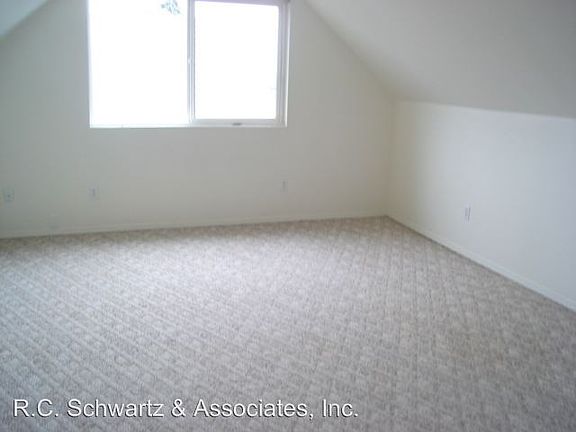4th image of 1809 W Knox Ave