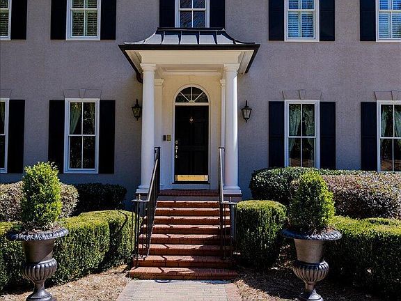 2nd image of 110 Woodmere Trl