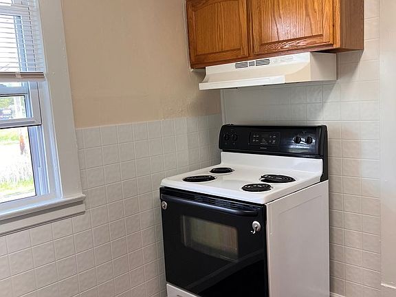 2nd image of 5914 Belmont Ave