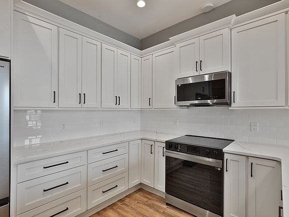 3rd image of 360 S Washington Ave #360