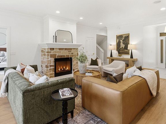 3rd image of 12 W Village Cir
