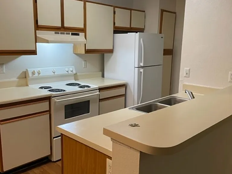 635 Buoy Ln #304 — Photo 15