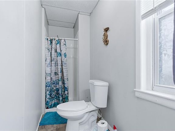 5th image of 513 Washington St