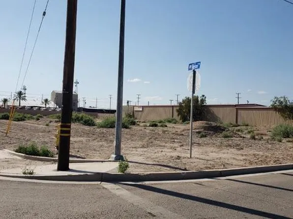 713 E Main 8th St, Imperial, CA 92251