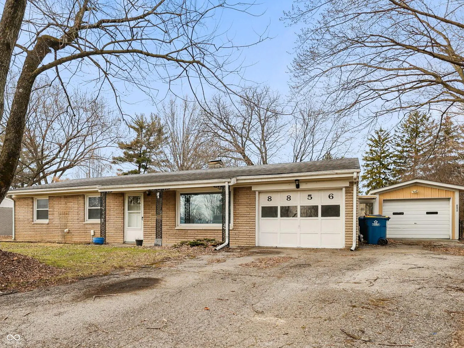 3 bed, 1.5 bath, 1176 sqft, $2,000 — Photo 2