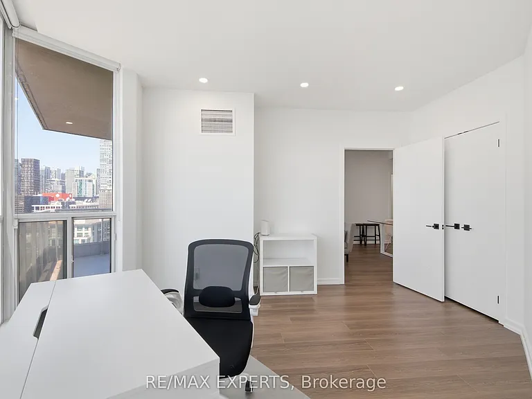 208 Queens Quay W #2211 — Photo 25