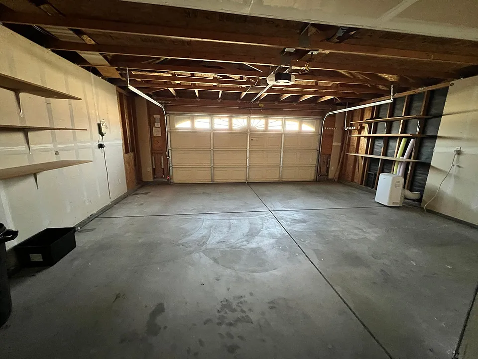 412 Apple Way