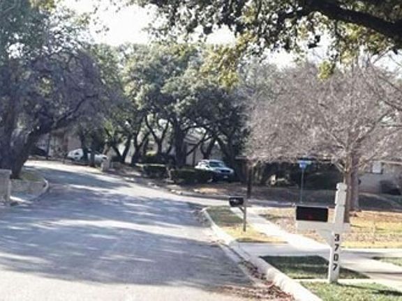 Exterior Neighborhood (street photo)
