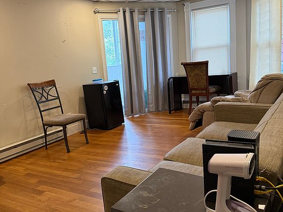 4th image of 39 Florence St #1