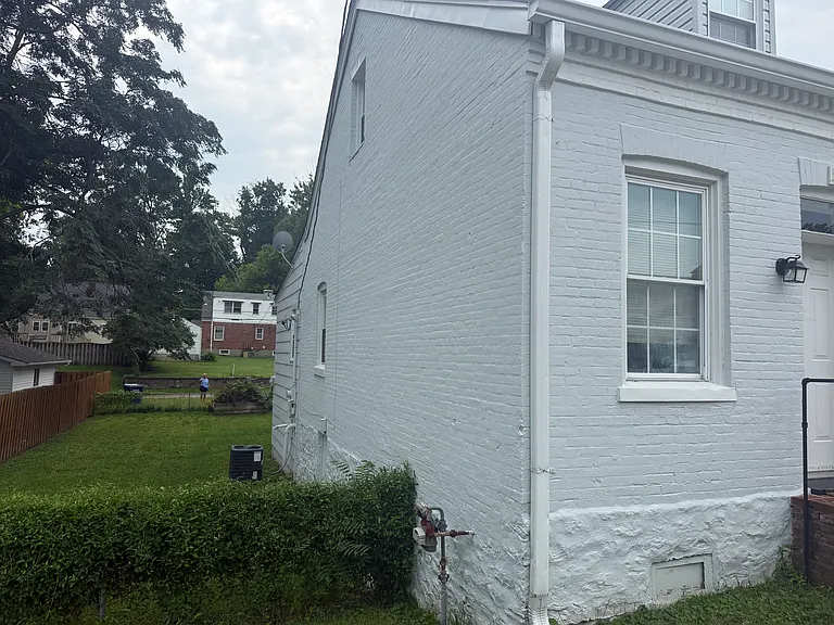623 Jackson St — Photo 2