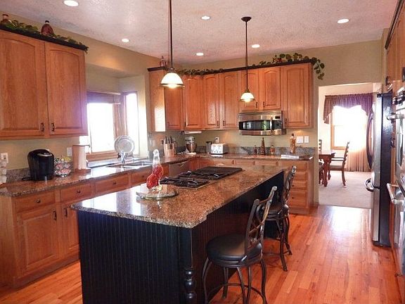Fabulous Gorrmet Kitchen w/Hardwood Floors, Dbl Convection Oven, & More!