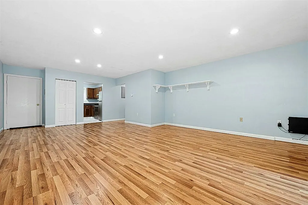 2 bed, 1105 sqft, $2,200 — Photo 4