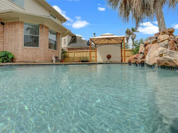 6501 Woodhaven Street, Pearland, TX 77584