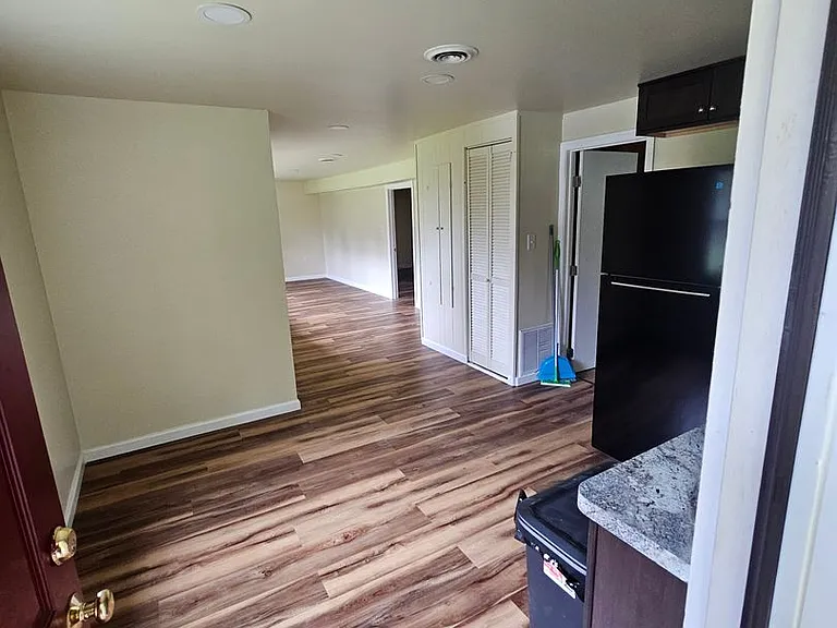 1850 Hays Ln — Photo 4