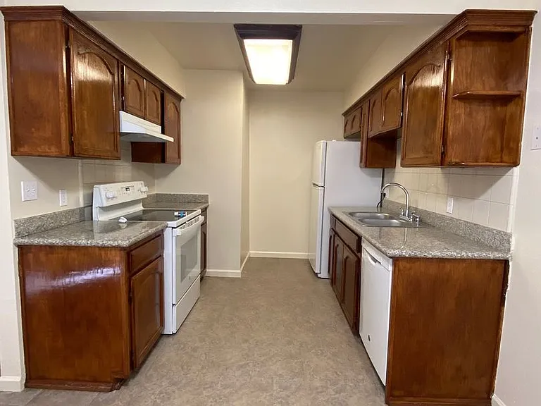 657 W Parlier Ave #126 — Photo 1