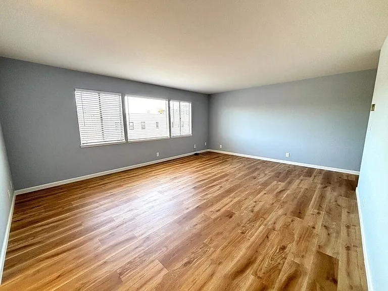 210 Athol Ave #10 — Photo 2
