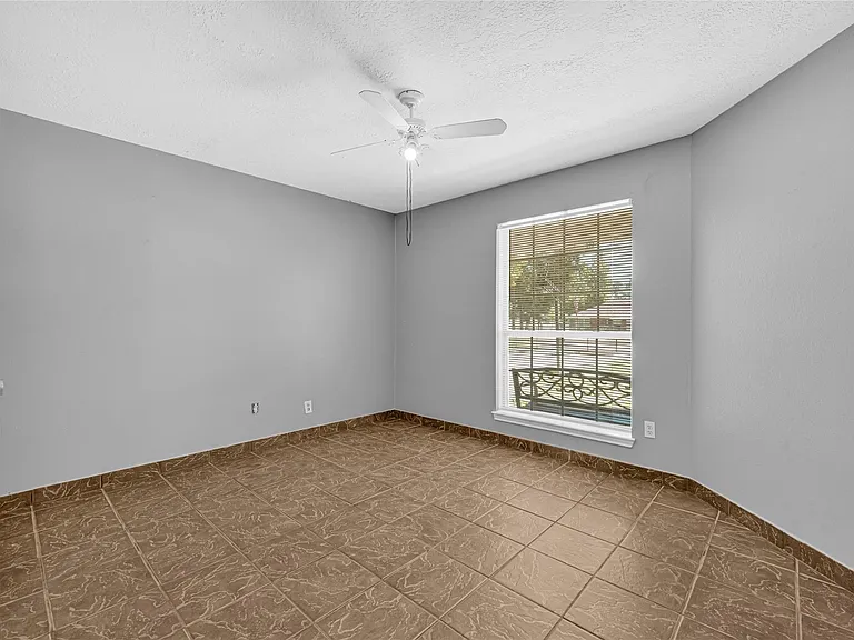 18931 Iris Ln — Photo 10
