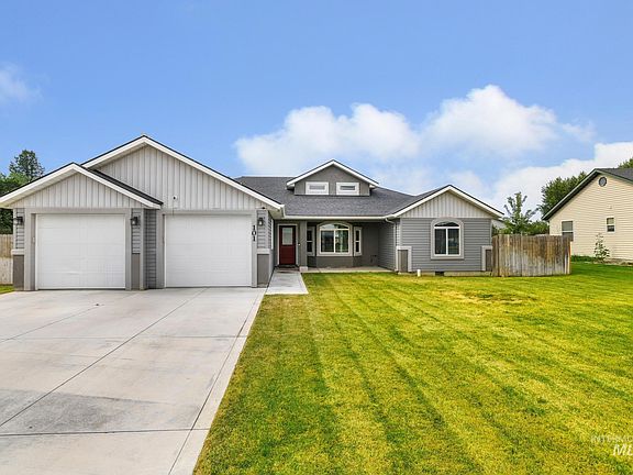 3rd image of 101 River View Dr