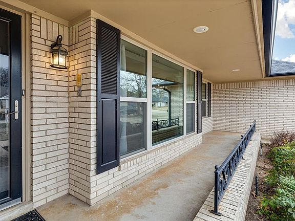 2nd image of 7522 NW Stonegate Pl