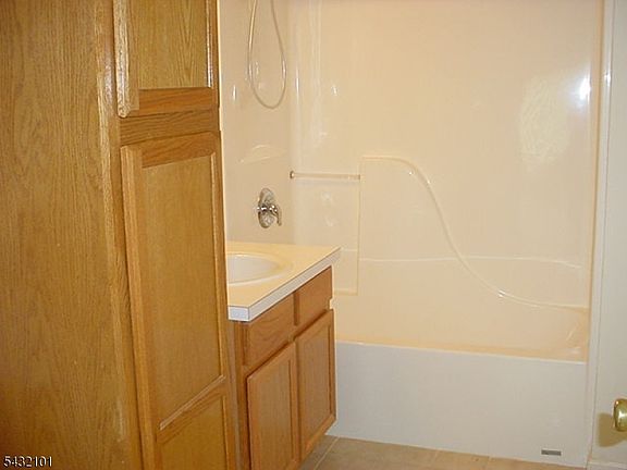 5th image of 165 Falcon Ridge Way N